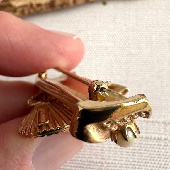 Vintage Marvella Gold Tone Heart Brooch With Faux Pearls 2" X 1" - Picture 9 of 10